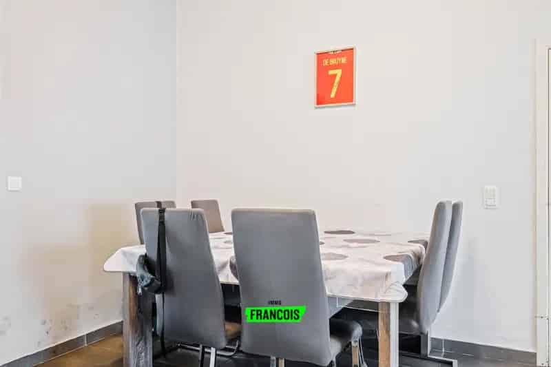 Ruime gezinswoning met vier slaapkamers en grote buitenruimte in Bredene te koop