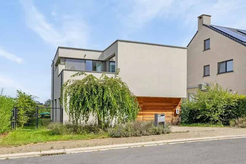 RECENTE VILLA MET 5 SLAAPKAMERS + 2 BADKAMERS !