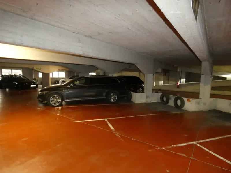 Autostaanplaats in parkingcomplex 'Parking Centrum' in hartje Oostende