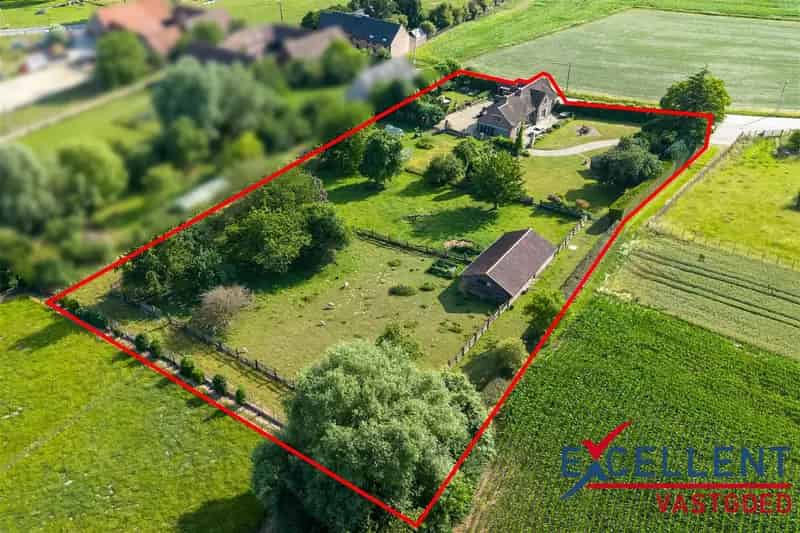 Karaktervolle Villa te Koop met Weides en Stallen