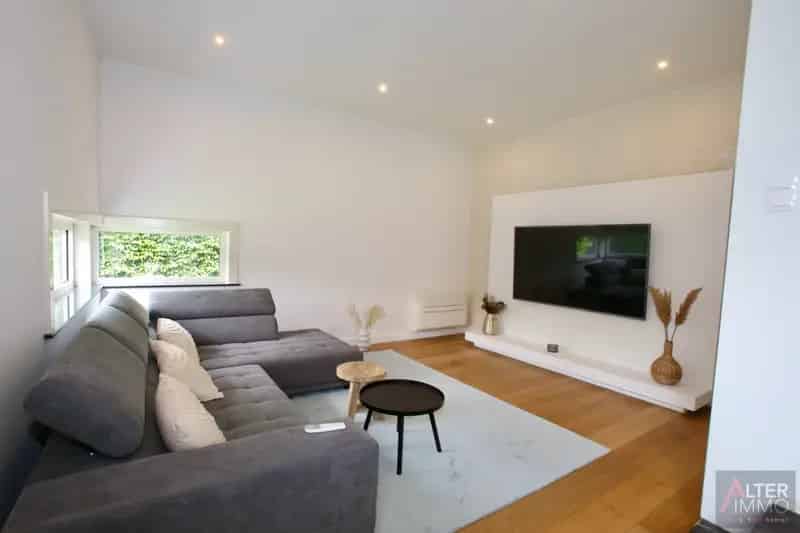 Tijdloze, instapklare en gerenoveerde woning (258m² netto bewoonbare opp.) op 10a 59ca!