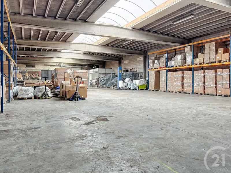 Huis met magazijn en kantoorruimte te koop!