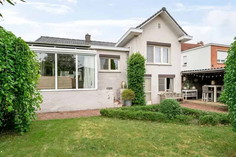Ruime splitlevelwoning met garage, veranda en tuin