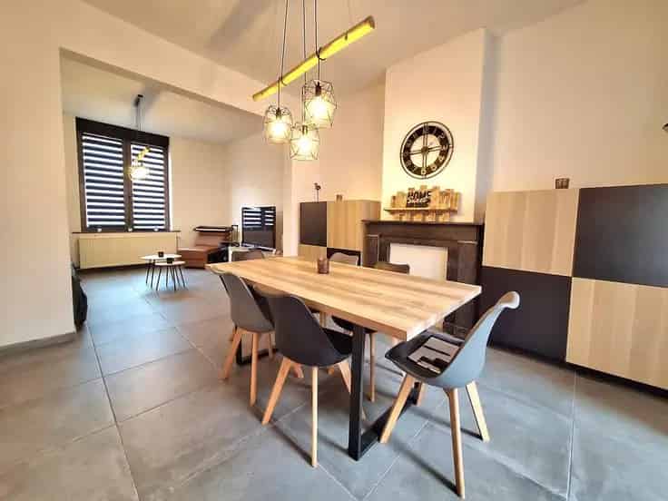 Gerenoveerde 4 Slaapkamers Huis Te Koop
