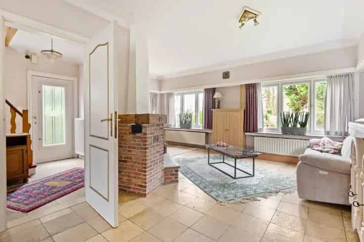 Huis Te Koop Schilde: 3 Slaapkamers, Tuin en Garage