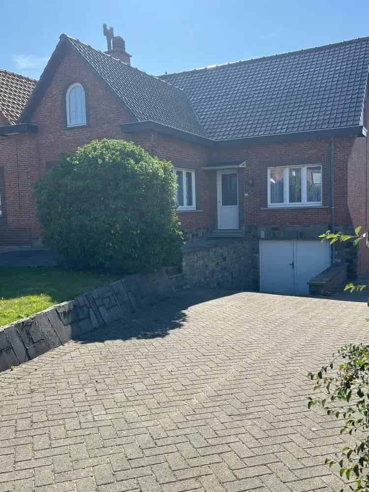 Mooie halfopen bebouwing met grote tuin