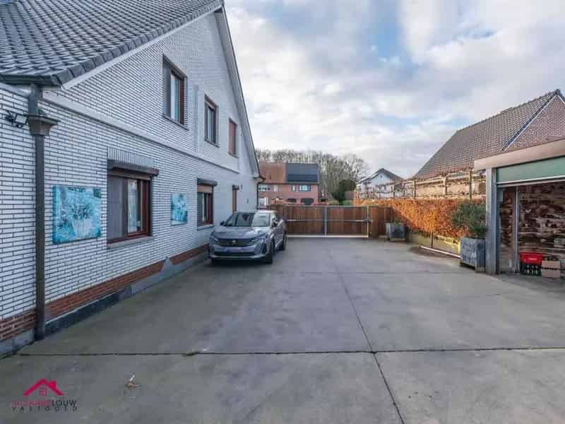 Vrijstaande villawoning / hotel met 8 slaapgelegenheden