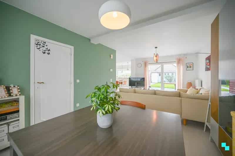 Instapklare en goed onderhouden woning nabij het centrum van Waregem