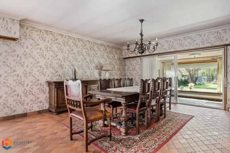 Te renoveren woning met 3 slpkrs op een ruim perceel