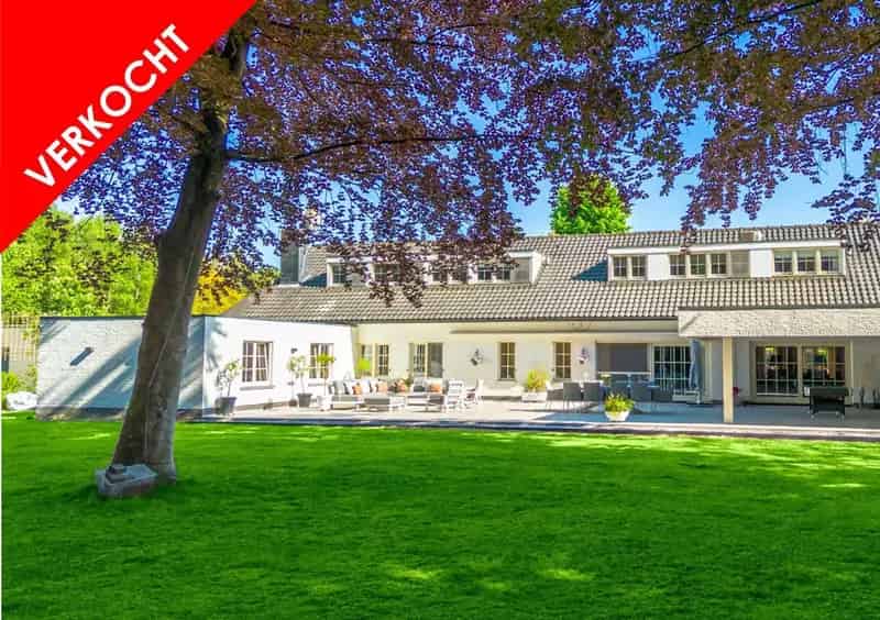Villa met 5 slaapkamers, 3 badkamers en uniek groen uitzicht