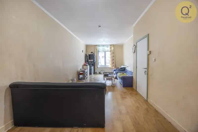 huis met 6 slpks, 2 badkamers, 2 keukens en stadstuintje