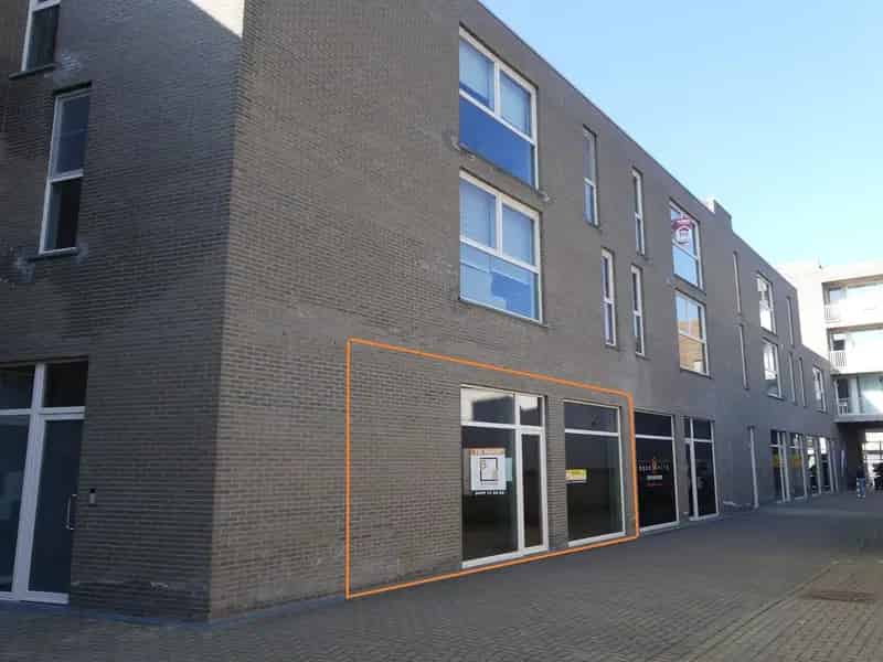 Handelsgelijkvloers 187 m² met terras 32 m² - centrale ligging - nabij de Grote Markt