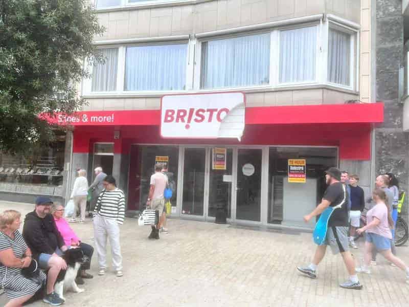 Commercieel gelijkvloers te huur – toplocatie in hartje De Panne