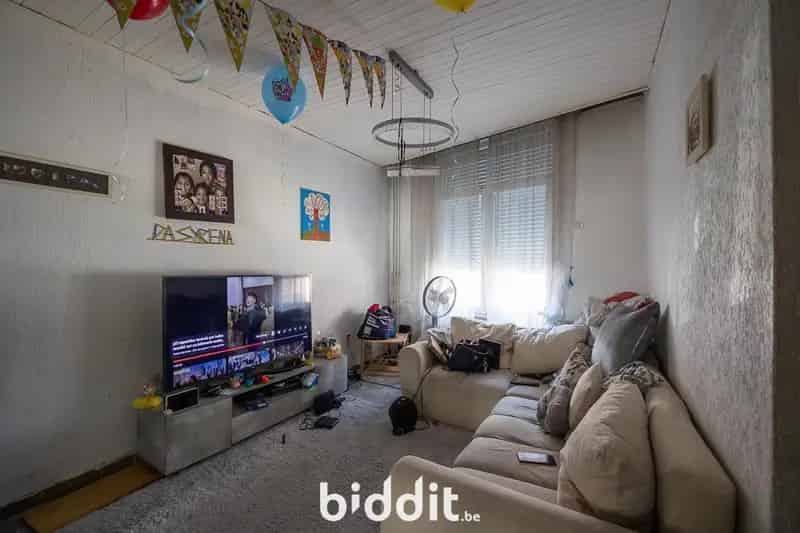 GOED GELEGEN, TE RENOVEREN HUIS