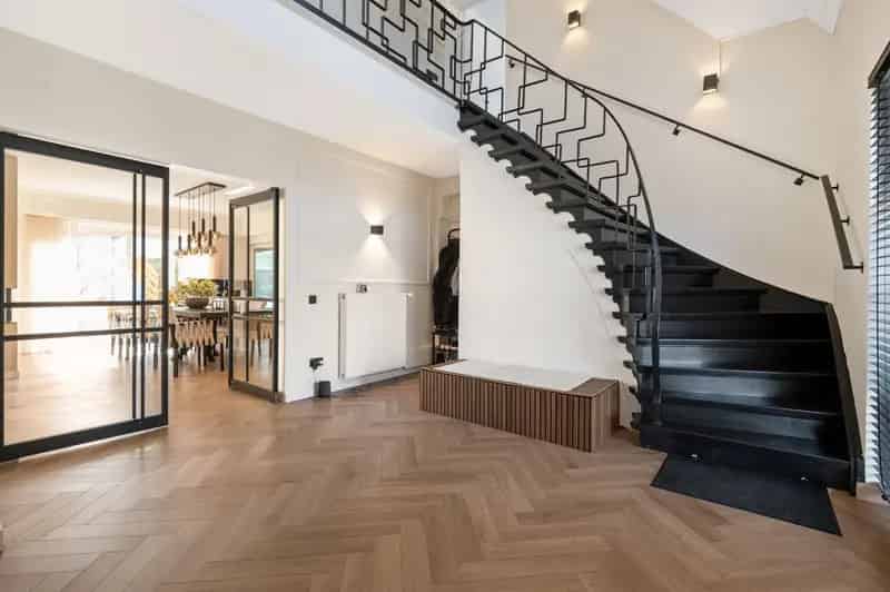 Exclusieve villa met 6 à 7 slaapkamers, grote tuin en binnenzwembad