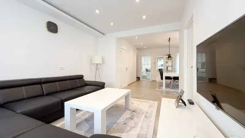 Instapklare Vernieuwde Woning met Tuin in Beringen