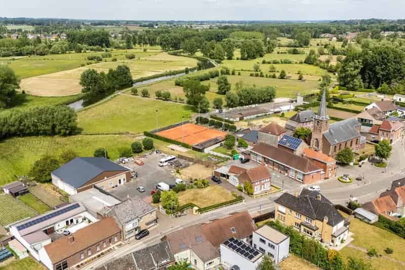 Investeringsproject op 4123 m2, 2 woningen + loods
