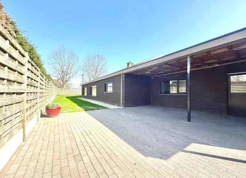 VRIJSTAANDE ENERGIEZUINIGE WONING MET GROTE GARAGE - 836 M²
