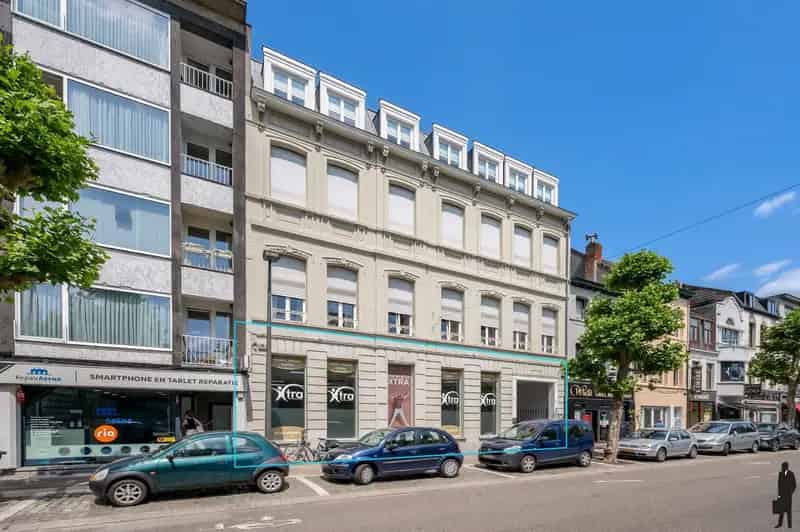 Handelspand/kantoorruimte ca. 228m² met twee staanplaatsen