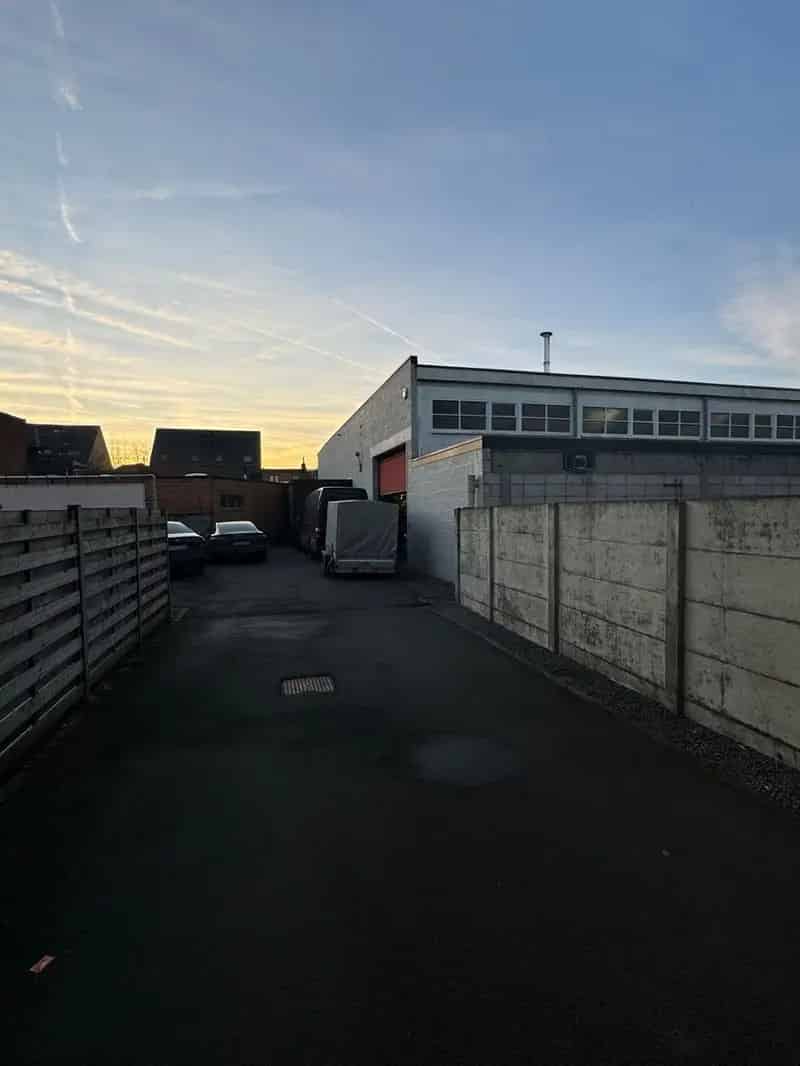 Gerenoveerd magazijn te koop (1.013 m²)
