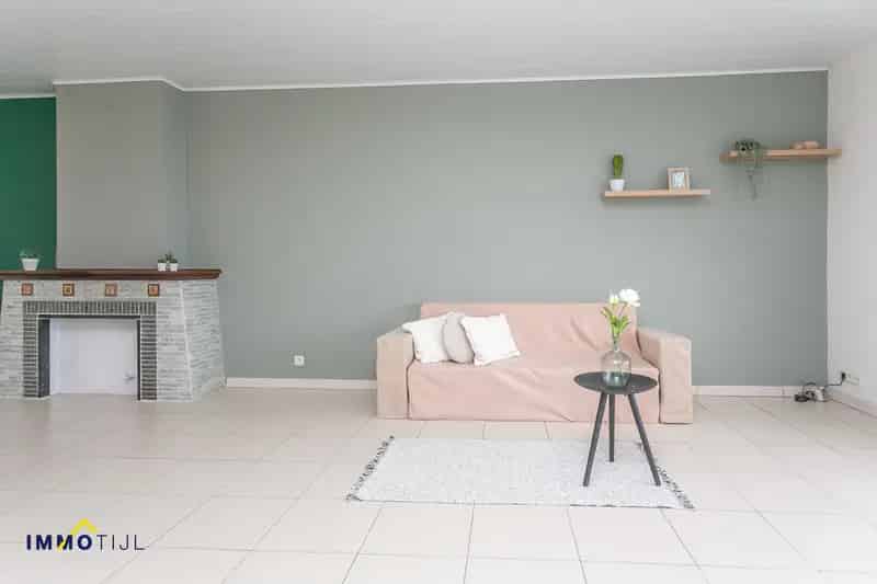 Fraaie woning met 4slpks en garage op 11 are  te Oudegem!