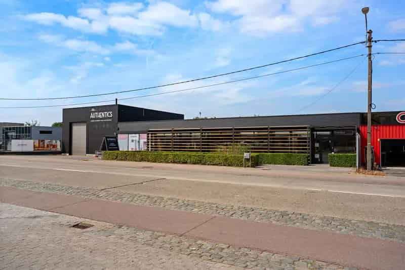 Kantoorgebouw met loods op strategische locatie!