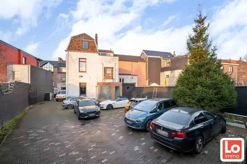 Handelspand met woonst te koop Sint-Amandsberg