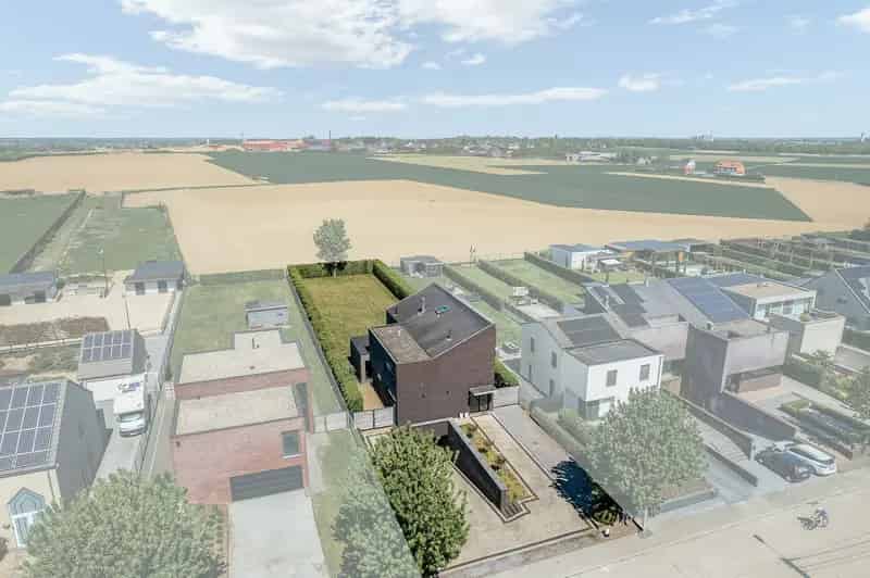 Moderne villa op royaal perceel van 11a19ca