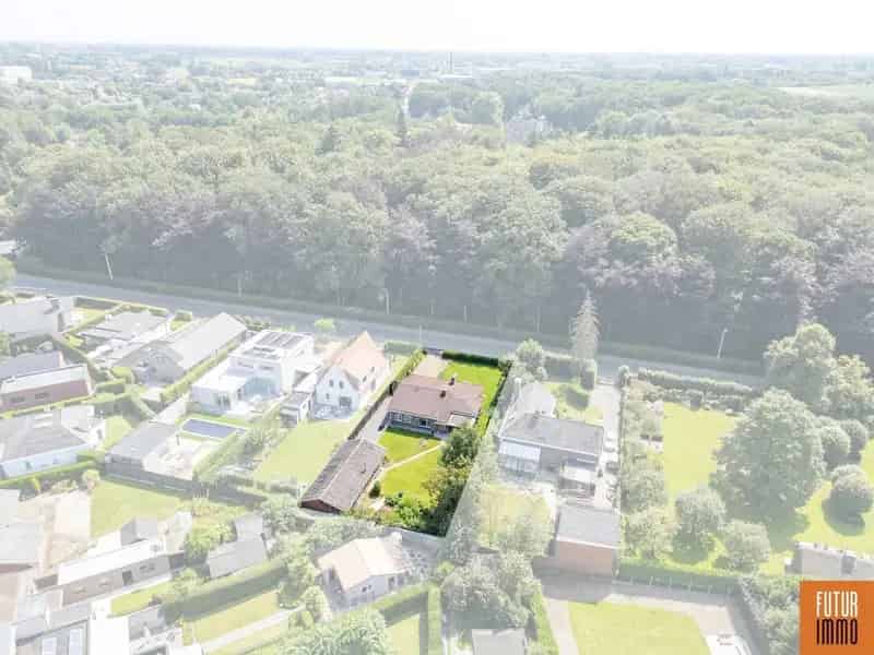 Mooi gelegen perceel bouwgrond met afbraakwoning aan Sterrebos