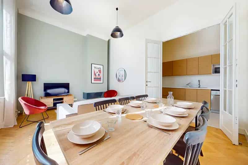 Appartement met zeven slaapkamers in Bruxelles