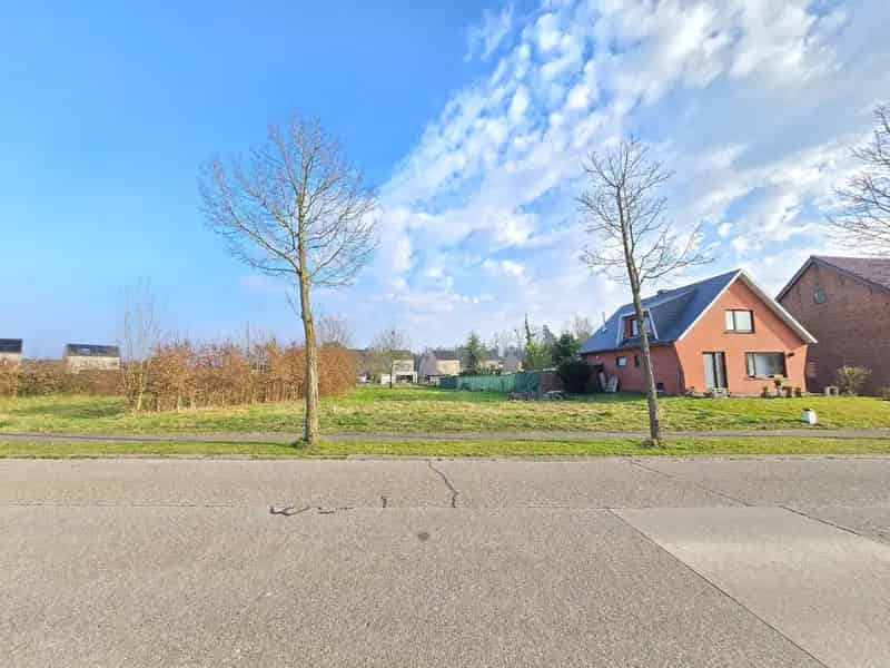 Centraal gelegen bouwgrond voor open bebouwing, 12a 72ca