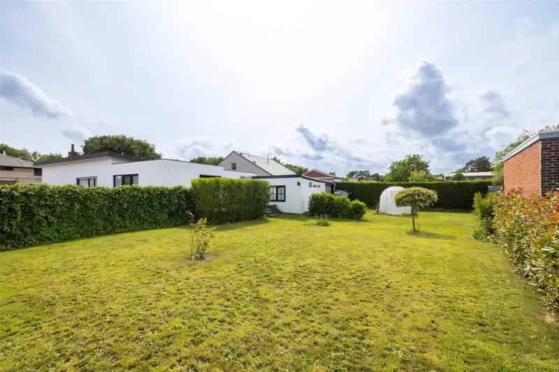 Gelijkvloerse woning met 2 slaapkamers en tuin op 750m²