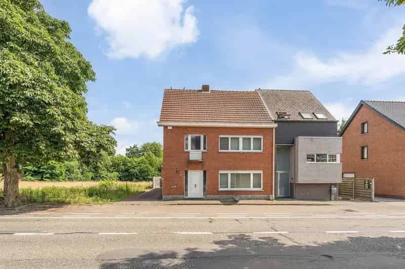 Ruime halfopen gezinswoning met 3 slaapkamers, garage en zonnige tuin