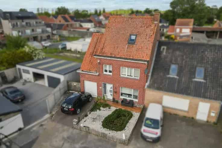 Huis Te Koop Eernegem: Ruime gezinswoning met 3 slaapkamers