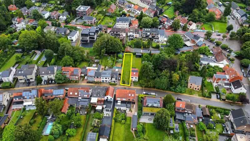 bouwgrond voor halfopen woning in rustige straat