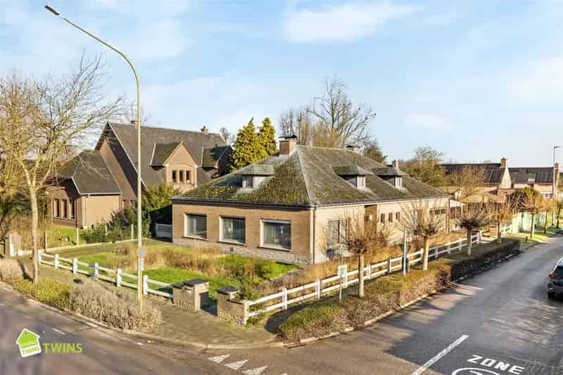 Riante open bebouwing op een perceel van 988m² op topligging in Zele.