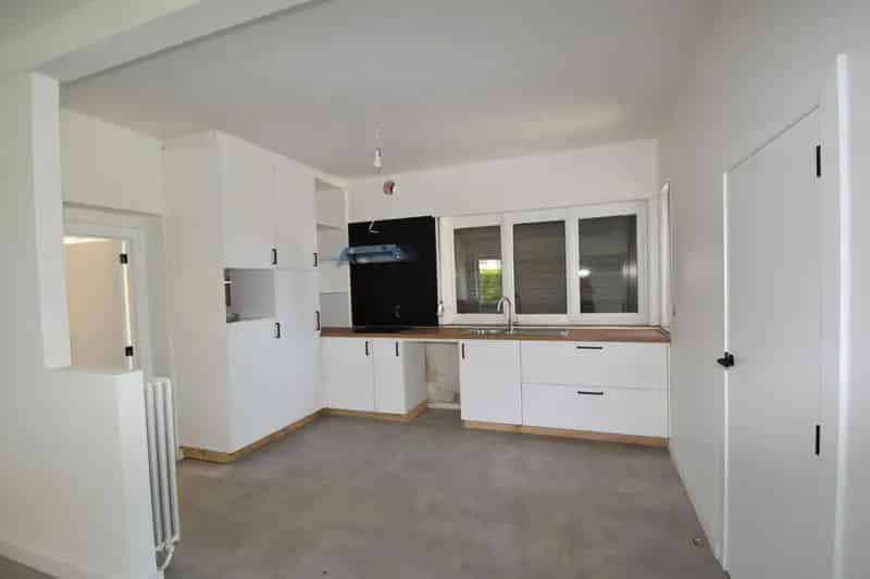 Deels Gerenoveerde Woning Met 3 Slk., Garage & Tuin (Zw)