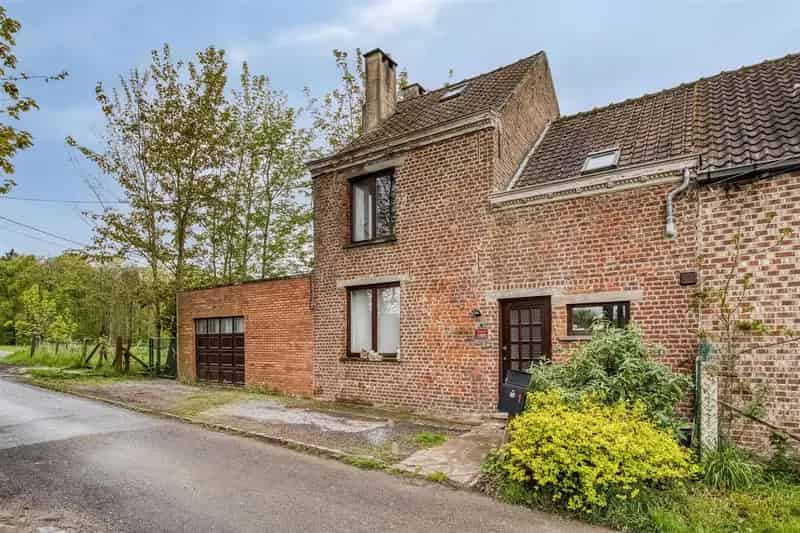 Woning met grote tuin te Dworp