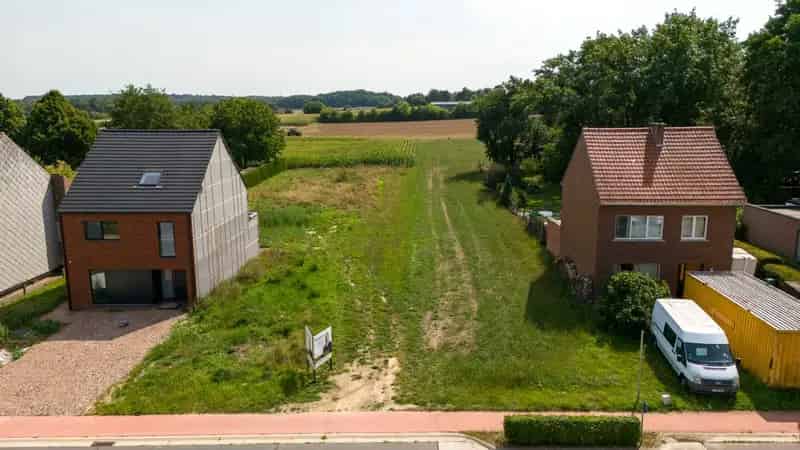 Bouwgrond in Haasrode met perceeloppervlakte van 10a25ca – Perceelbreedte: 11,78 m te koop