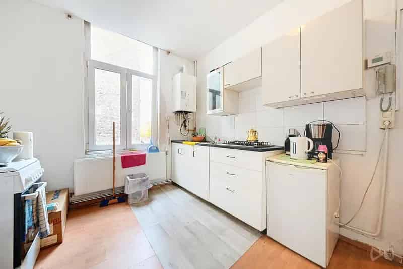 Appartementsgebouw met vier slaapkamers in Molenbeek-saint-jean