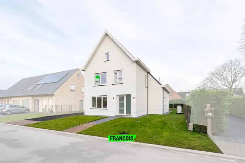 Gerenoveerde Villa te Roeselare 3 slaapkamers 2 badkamers