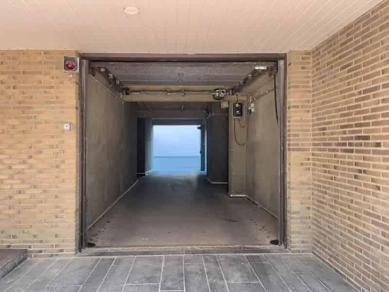 Garagebox gelegen op het gelijkvloers, vlakbij het Lichttorenplein.