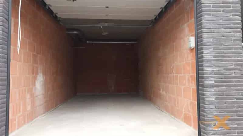 Garagebox te Huur - Afgesloten Sectionaalpoort