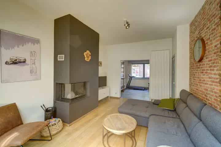Instapklare woning met tuin en kelder in Mechelen