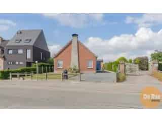 Huis te koop Wanzele - Bungalow te renoveren