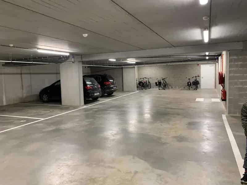 Parkeerplaats Gelegen Nabij Het Centrum Van Olmen.