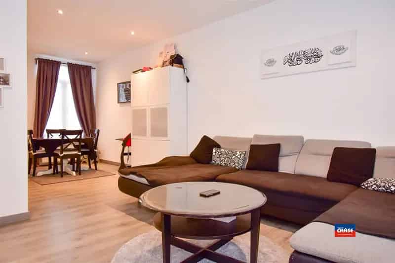 Handelshuis ingedeeld als kapperszaak, studio met tuin en duplex app met 2 slpks en terras