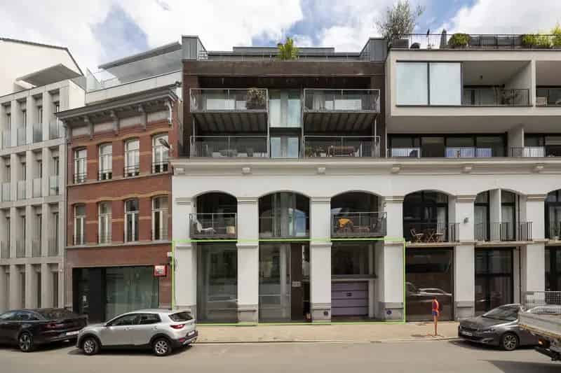 Kantoor met tuin en parking op ’t Zuid