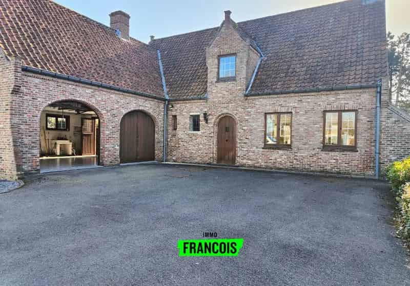 Villa met magnifieke tuin te Varsenare