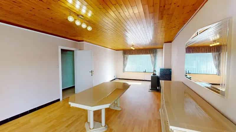 Rustig gelegen halfopen woning met potentieel te koop!